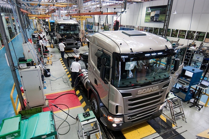 Aplazan tres años el libre comercio de vehículos pesados México y Brasil